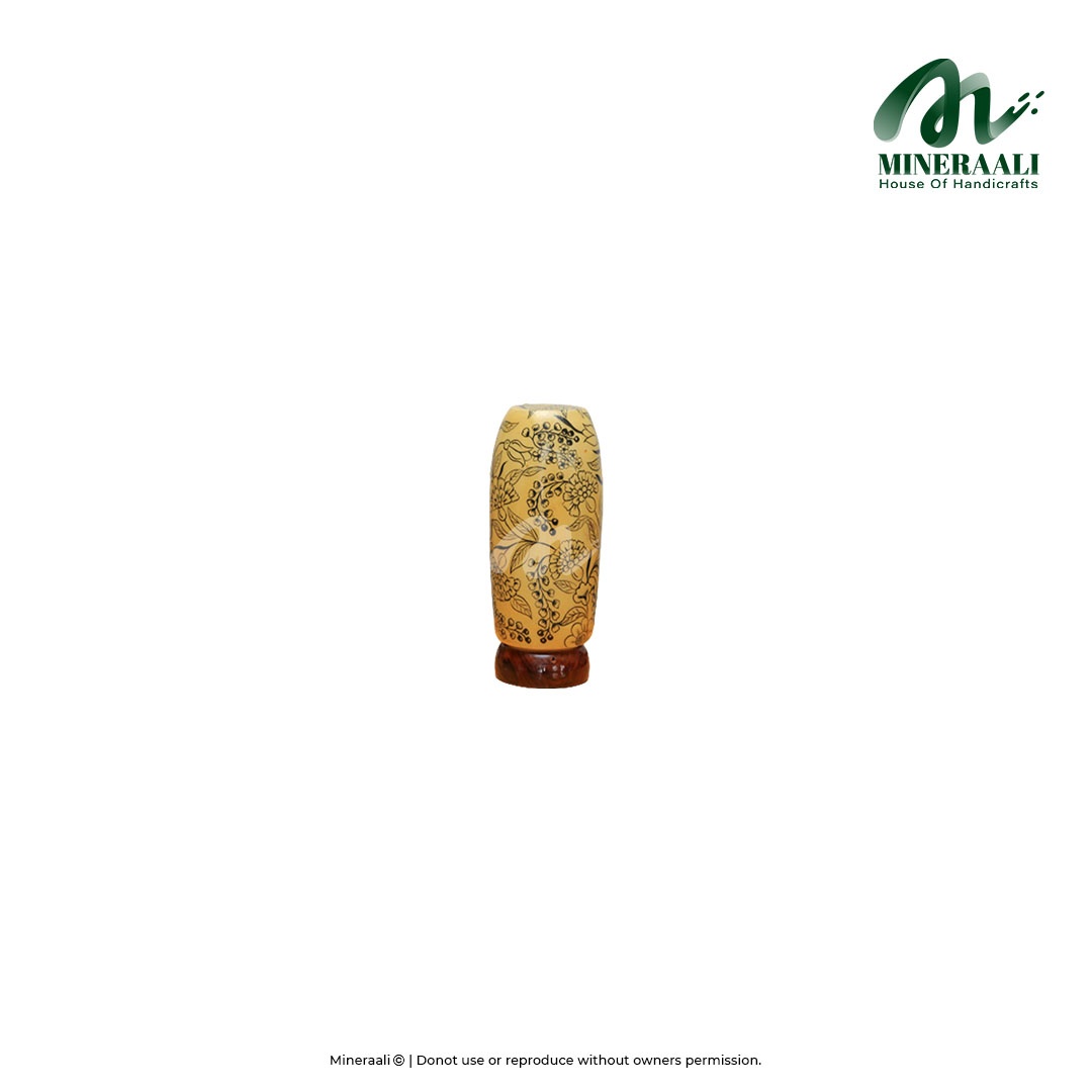 Mineraali | Camel Skin Artistic Yellow Bottle Lamp