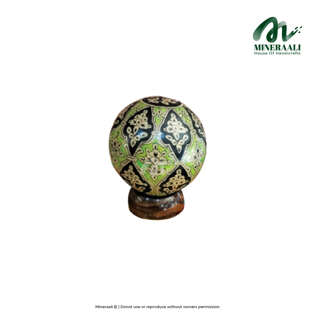 Mineraali | Camel Skin Green Black Globe Lamp