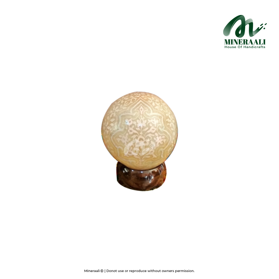 Mineraali | Camel Skin Floral Pattern Globe Lamp