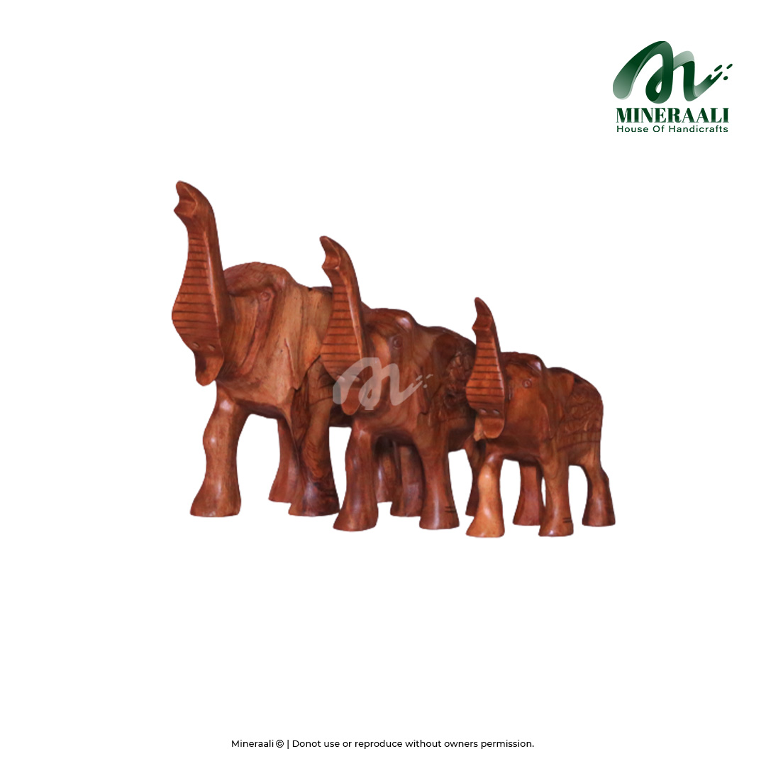 Mineraali | Hand Crafted Carved Wooden Elephant Set
